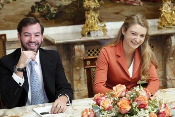 Le prince Guillaume, grand-duc héritier de Luxembourg, et sa fiancée Stéphanie de Lannoy donnaient le 2 octobre 2012 leur première interview conjointe, au quotidien Wort, pour évoquer leur mariage, le 20 octobre.