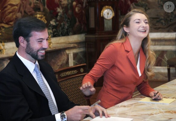 Le grand-duc héritier Guillaume de Luxembourg, et sa fiancée la comtesse Stéphanie de Lannoy donnaient le 2 octobre 2012 leur première interview conjointe, au quotidien Wort, pour évoquer leur mariage, le 20 octobre.