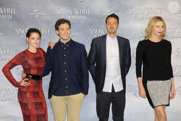 Kristen Stewart, Sam Claflin, Rupert Sanders et Charlize Theron le 16 mai 2012