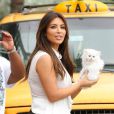 Kim Kardashian à Miami, assume ses jolies formes dans une tenue moulante. Déjà connue pour son derrière XXL, la star a pris plus de 10 kilos
