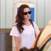 Kristen Stewart arrive à l'aéroport de Los Angeles en provenance de Paris, le 28 septembre 2012.