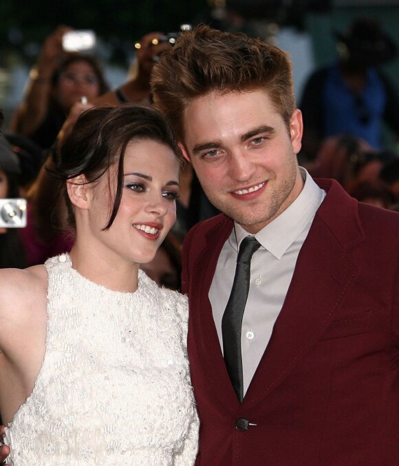 Kristen Stewart et Robert Pattinson à la première du film Eclipse à Los Angeles le 24 juin 2010.