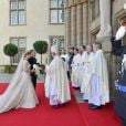 Mariage religieux du prince Guillaume et Stéphanie de Lannoy : la mariée arrive au bras de son frère le comte Johan de Lannoy à la cathédrale Notre-Dame, le 20 octobre 2012.