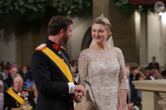 Mariage religieux du prince Guillaume, en grand uniforme, et Stéphanie de Lannoy, en Elie Saab, en la cathédrale Notre-Dame, le 20 octobre 2012.