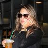 Alessandra Ambrosio arrive à l'aéroport de Los Angeles. Le 19 octobre.
