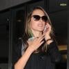 Alessandra Ambrosio arrive à l'aéroport de Los Angeles. Le 19 octobre.