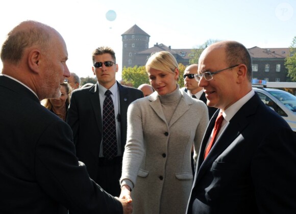 Charlene et Albert de Monaco en visite à Cracovie, au sud de la Pologne, le 18 octobre 2012.