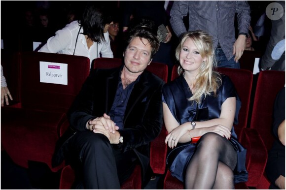 Thomas Vinterberg, accompagné de sa femme, est le gagnant 2012 du Grand prix Cinéma Elle pour son film La Chasse, à Paris le 22 octobre 2012