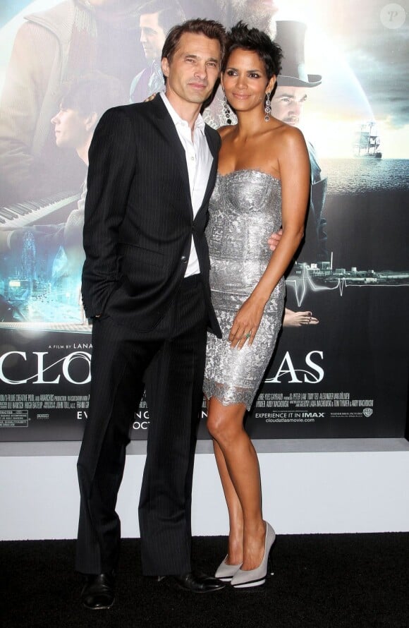 Le couple Halle Berry et Olivier Martinez à l'avant-première du film Cloud Atlas à Hollywood, le 24 octobre 2012.