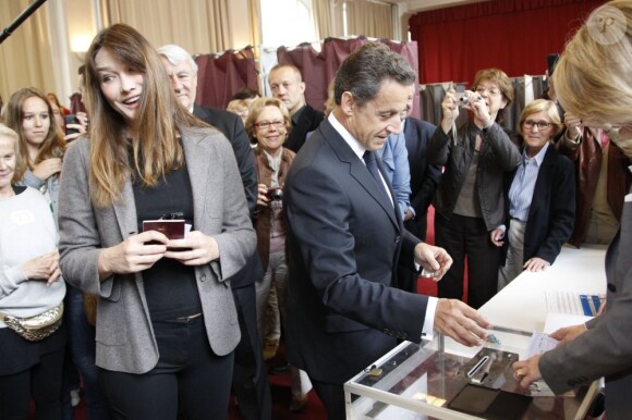 Carla Bruni-Sarkozy et Nicolas Sarkozy à Paris, le 10 juin 2012.