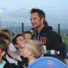 David Hallyday, entouré d'enfants, au match de football de charité organisé pour le petit Yanis, handicapé, le jeudi 25 octobre à Bandol.