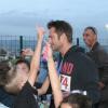 David Hallyday, entouré d'enfants, au match de football de charité organisé pour le petit Yanis, handicapé, le jeudi 25 octobre à Bandol.