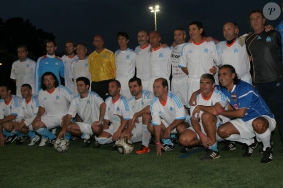 L'équipe des ex-joueurs de l'OM, au match de football de charité organisé pour le petit Yanis, handicapé, le jeudi 25 octobre à Bandol.
