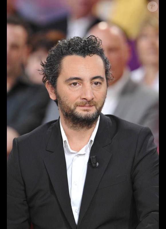 Nader Boussandel participe à l'émission Vivement dimanche sur France 2. Tournage du mercredi 24 octobre 2012. Diffusion fixée au dimanche 28 octobre 2012.