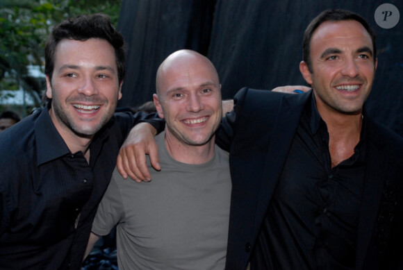 Adam Cohen, Nikos Aliagas et Stéphane Cosnefroy, lors du concert Against climatic trouble avec la Commission Europeenne à Athènes en 2008