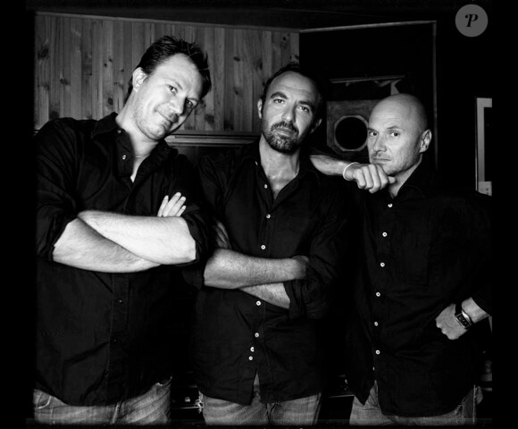 Nikos Aliagas et Stéphane Cosnefroy, avec l'ingénieur du son Fred Magnier, pour l'album Rendez-vous, en 2006