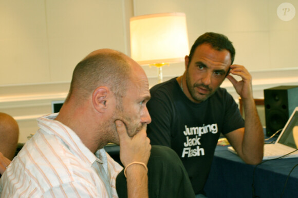 Stéphane Cosnefroy et Nikos Aliagas à Athènes pendant l'enregistrement de leur album, en 2006.