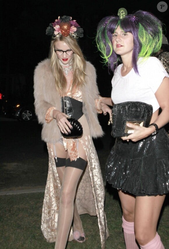 Rosie Huntington-Whiteley et une amie à la soirée Halloween de Beverly Hills, le 26 octobre 2012.