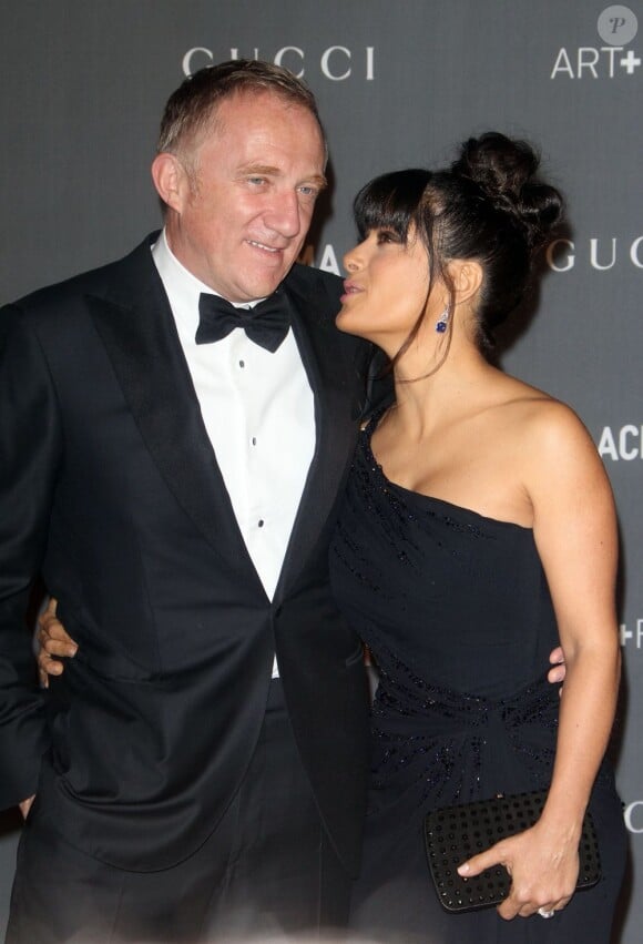 Salma Hayek amoureuse de son mari Francois-Henri Pinault au LACMA Art Gala à Los Angeles le 27 octobre 2012.