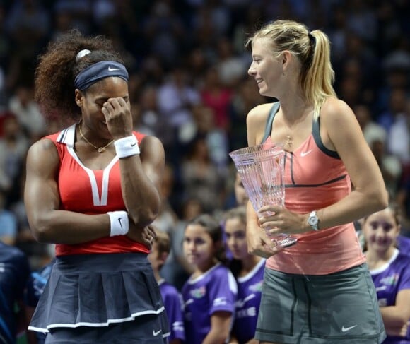 Serena Williams et Maria Sharapova complices lors de la cérémonie protocolaire du Masters d'Istanbul le 28 octobre 2012