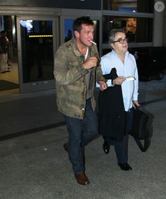 Benjamin Castaldi arrive à l'aéroport de Los Angeles le samedi 27 octobre 2012