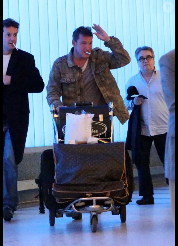 Benjamin Castaldi arrive à l'aéroport de Los Angeles le samedi 27 octobre 2012