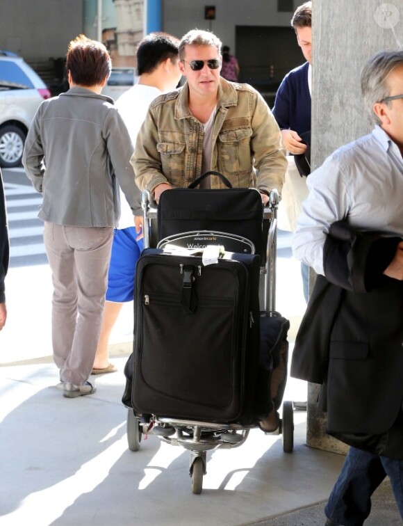 Benjamin Castaldi arrive à l'aéroport de Los Angeles le samedi 27 octobre 2012