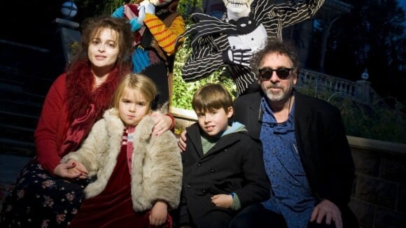 Tim Burton avec Helena Bonham Carter, leurs enfants et des monstres !
