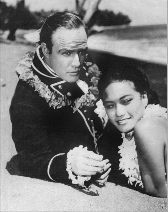Marlon Brando et Tarita Teriipaia dans Les Révoltés du Bounty (1962)