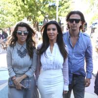 Kim et Kourtney Kardashian : Journée business pour les soeurs toujours lookées