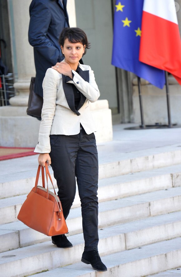 Najat Vallaud-Belkacem, ministre des Droits des femmes, en noir et blanc, à la sortie du conseil des ministres, le 31 octobre 2012.