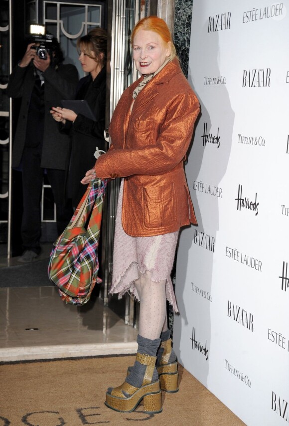 Vivienne Westwood à la cérémonie de remise de prix Les femmes de l'année par le magazine Harper's Bazaar à Londres, le 31 octobre 2012.