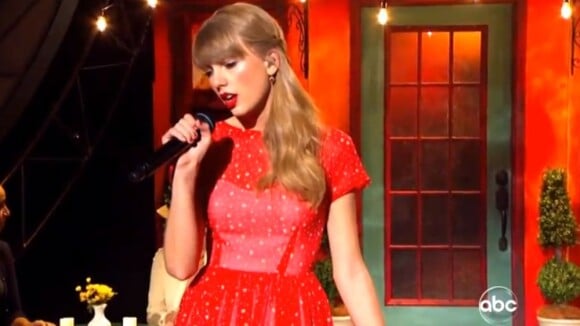 CMA Awards : Taylor Swift sublime, Hayden Panettiere en petite robe courte