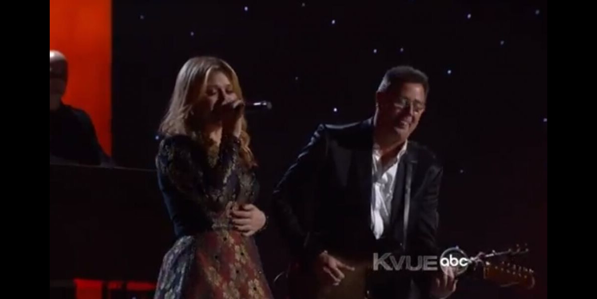 Vidéo Kelly Clarkson et Vince Gill Don't Rush live à la cérémonie