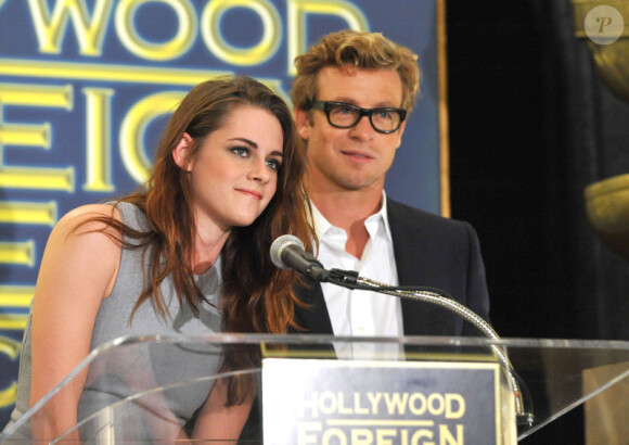 Kristen Stewart et Simon Baker ont assisté aux "Hollywood Foreign Press Association Cecil B. DeMille Award" à Beverly Hills, le 1er octobre 2012.