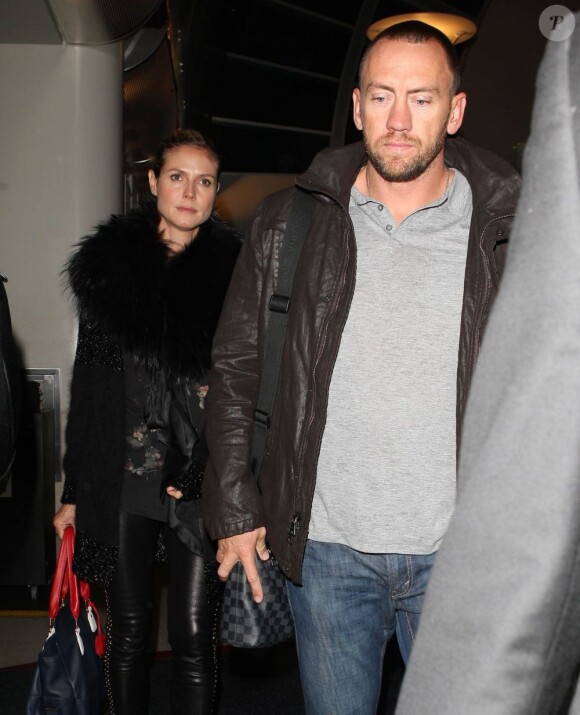 Heidi Klum et Martin Kristen reviennent d'une escapade à deux. Ils ont été photographiés à l'aéroport de Los Angeles le 1er novembre 2012