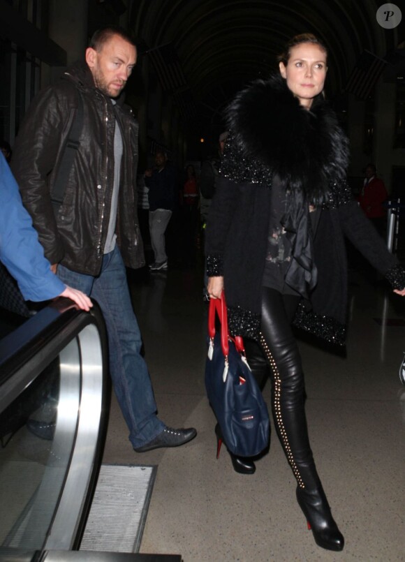 Heidi Klum et son amoureux Martin Kristen ne se quittent plus. Arrivée à l'aéroport de Los Angeles le 1er novembre 2012