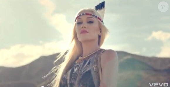 No Doubt, Gwen Stefani en squaw impérieuse dans le clip Looking Hot, deuxième extrait de l'album Push and Shove, novembre 2012.