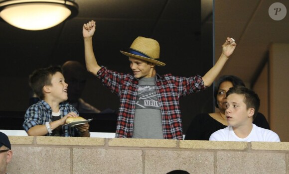 Brooklyn, Romeo et Cruz plaisantent malgré la défaite de leur père David Beckham lors de son match avec le Galaxy face à San Jose le 4 novembre 2012 au Home Depot Center de Carson.