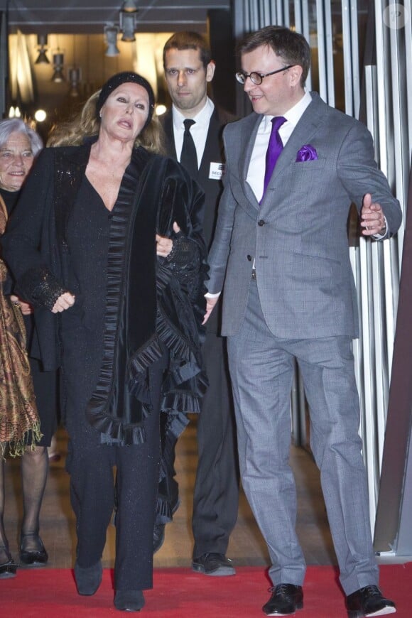 Ursula Andress et Claudio Righetti lors du gala en l'honneur de la James Bond Girl mythique à Berne en Suisse le 3 novembre 2012