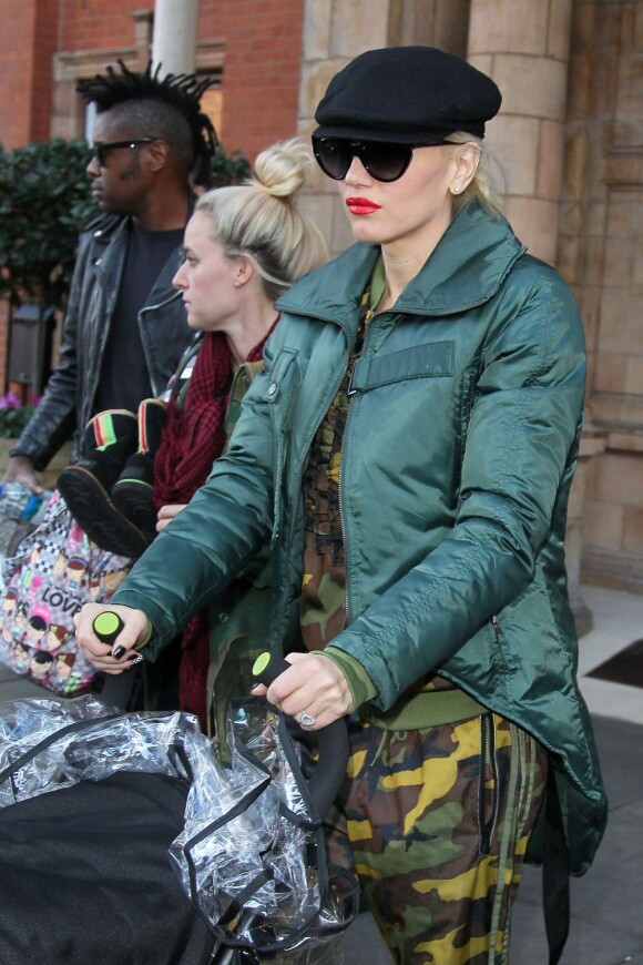 Gwen Stefani quitte son hôtel de Londres le 5 novembre 2012.
