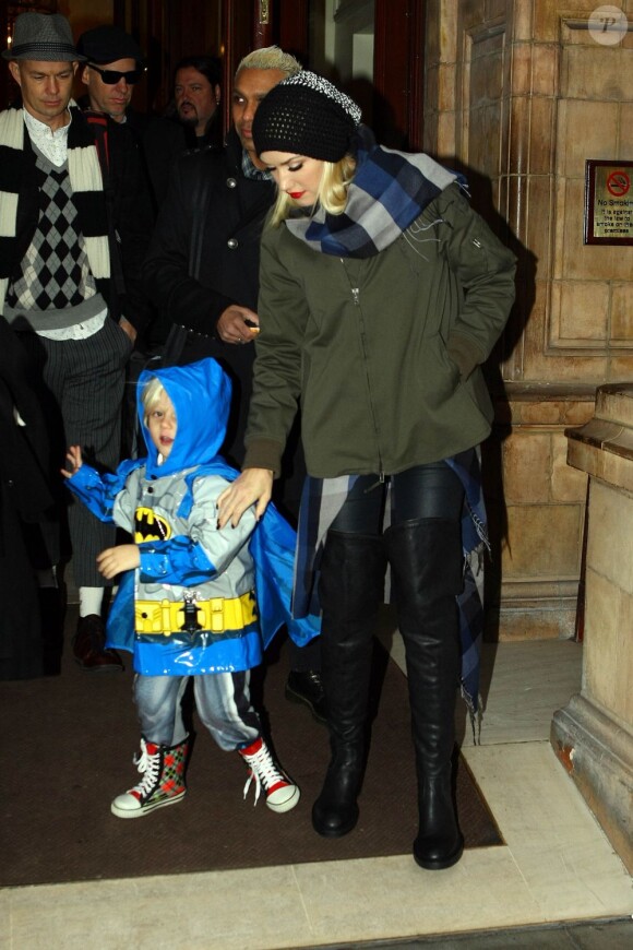 Gwen Stefani et son fils Zuma quittent leur hôtel de Londres le 4 novembre 2012.