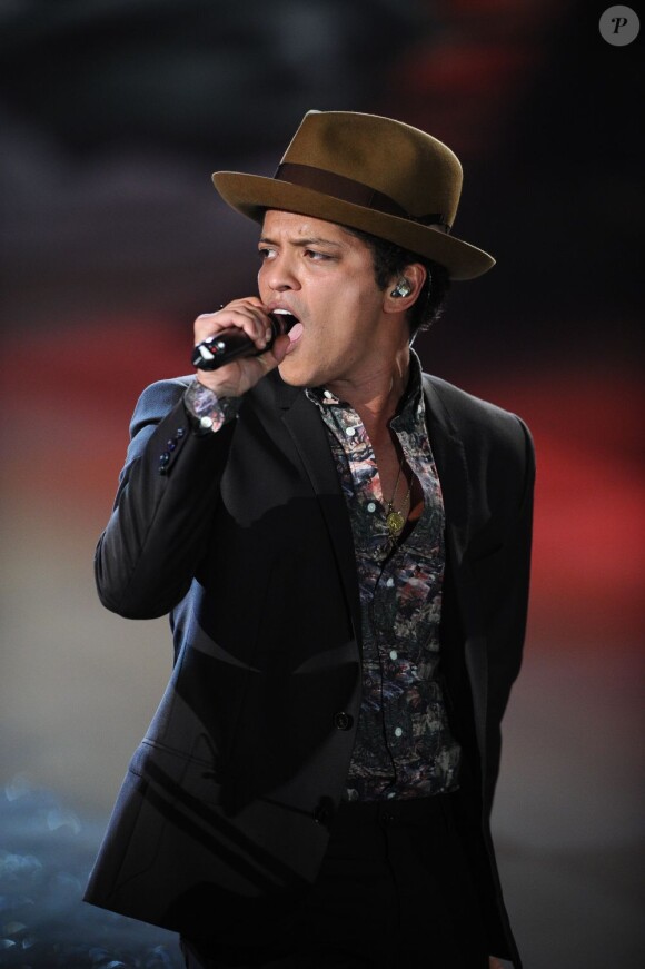 Bruno Mars chante lors du défilé Victoria's Secret au 69th Regiment Armory à New York. Le 7 novembre 2012.