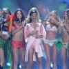 Rihanna, Justin Bieber et Bruno Mars, applaudis par les mannequins et le public du défilé Victoria's Secret. New York, le 7 novembre 2012.