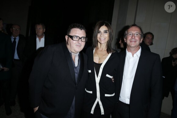 Albert Elbaz, Carine Roitfeld et Bruno Pavlovski assistent à l'inauguration de l'exposition La Petite veste noire à Paris le 8 novembre 2012