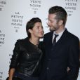 Emma De Caunes et son époux Jamie Hewlett assistent à l'inauguration de l'exposition La Petite veste noire à Paris le 8 novembre 2012