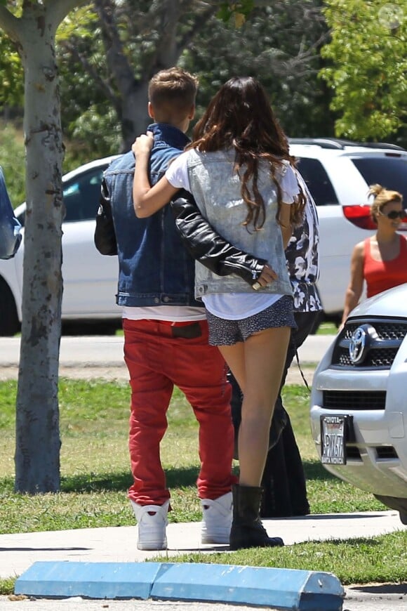 Selena Gomez et Justin Bieber se promène avec un ami en Californie à Encino le 30 juin 2012