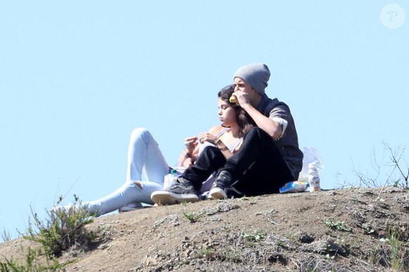 Selena Gomez fait un pique-nique romantique avec Justin Bieber à Los Angeles le 4 avril 2012