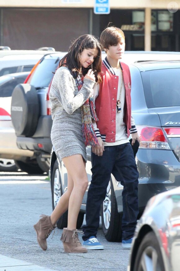 Justin Bieber et Selena Gomez ont déjeuné ensemble à Studio City le 25 février 2012