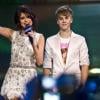 Justin Bieber et Selena Gomez au micro lors des 2011 Much Music Video Awards à Toronto au Canada, le 19 juin 2011